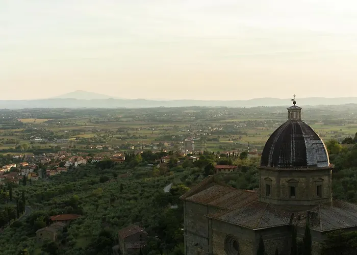 In With Pool Cortona