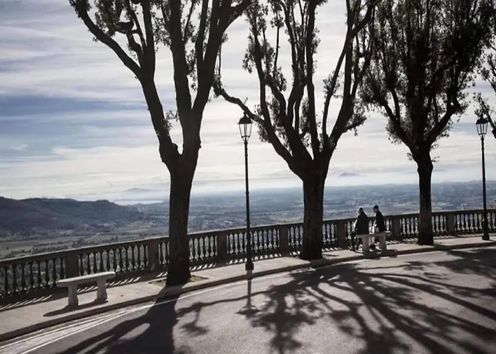 Dom wakacyjny In With Pool